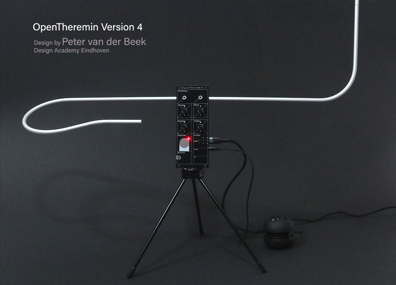 Picture of the theremin with antennas visible